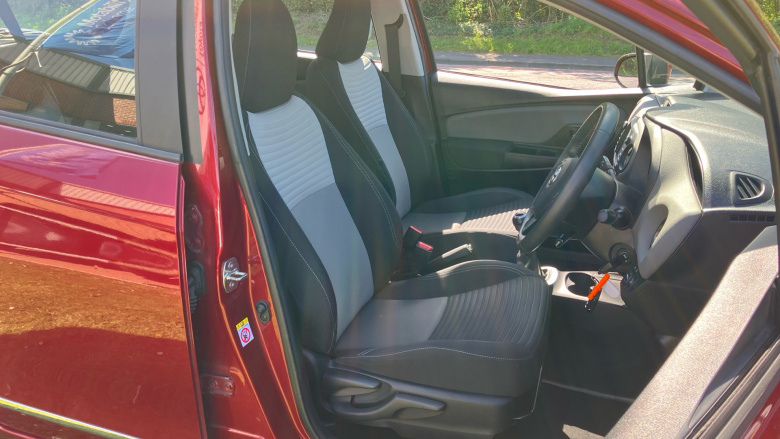 Toyota Yaris 1.5 VVT-i Icon Tech 5dr Petrol Hatchback